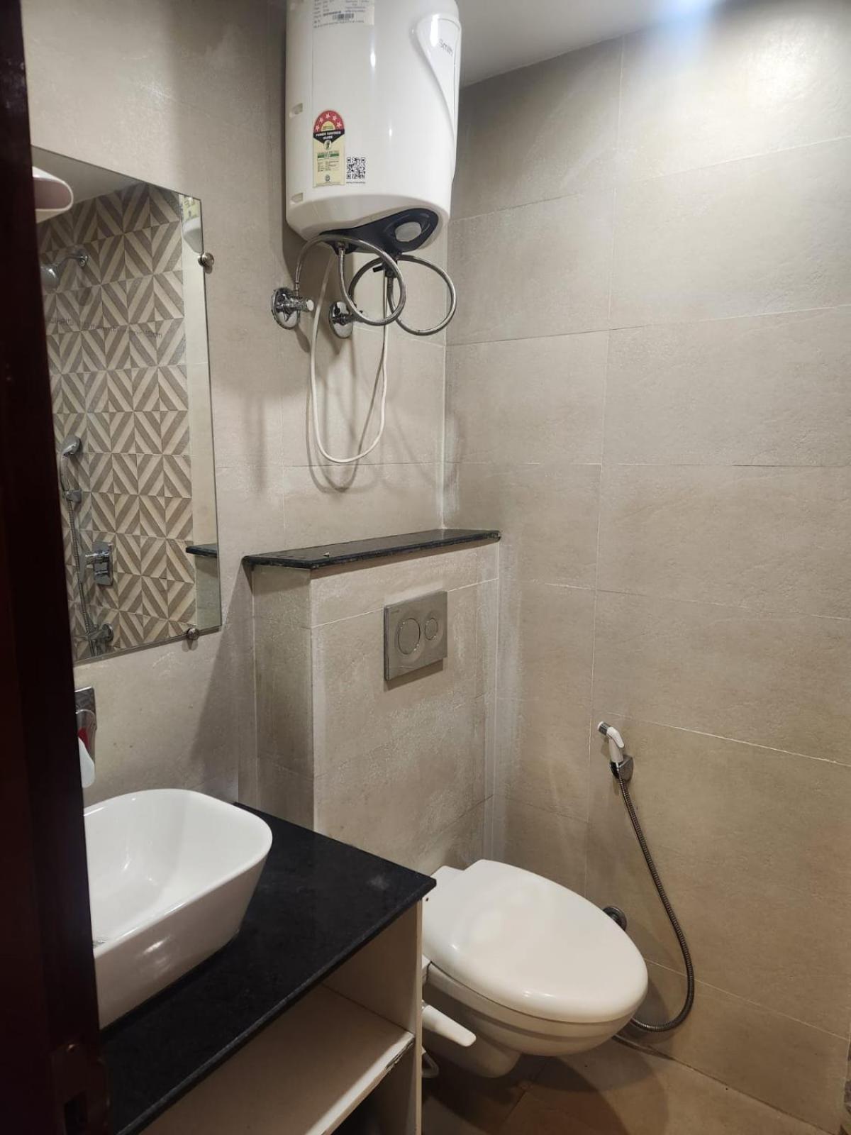 Hotel The Almora By Rs Global Near By Delhi International Airport With - Free Airport Drop New Delhi Exterior photo