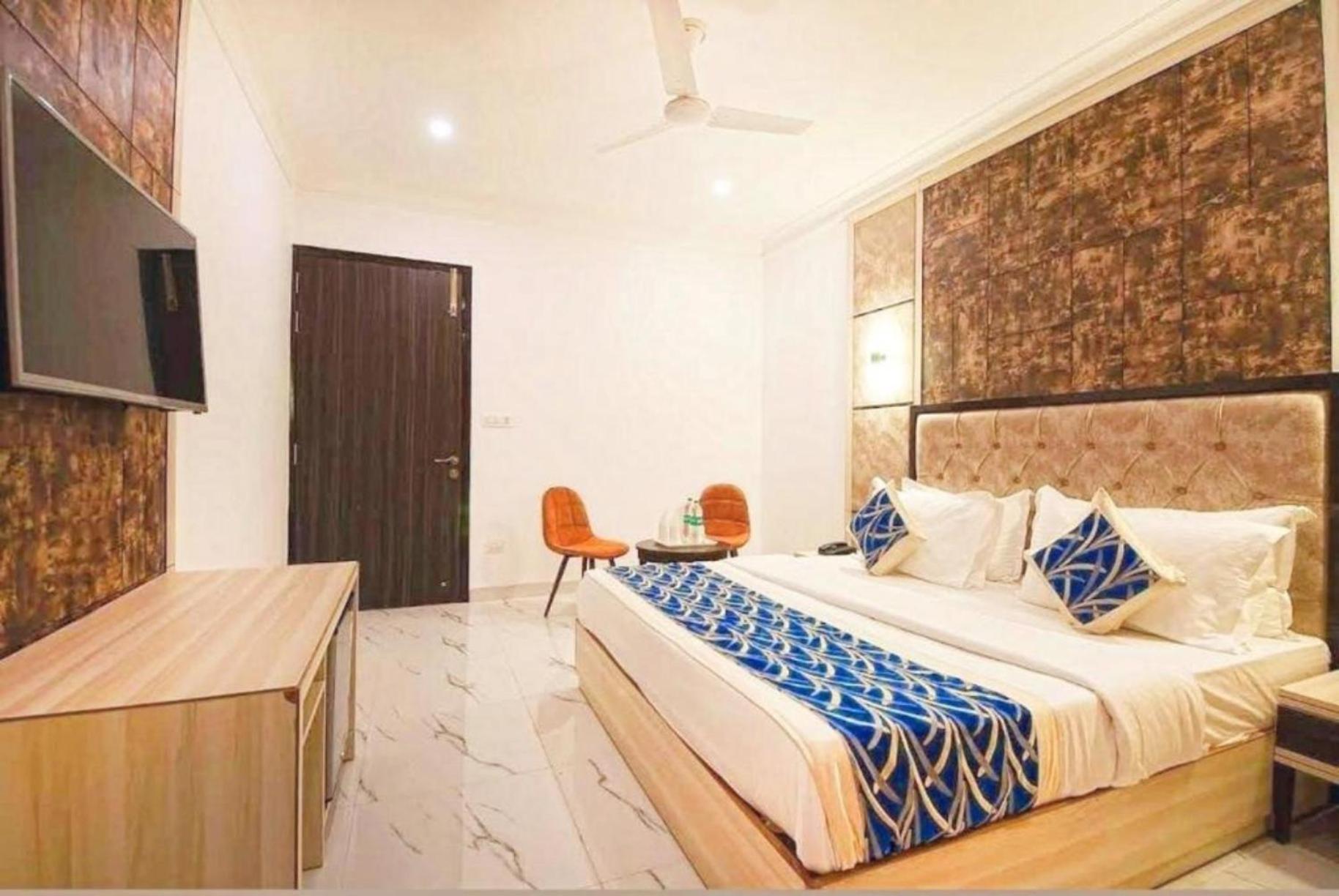 Hotel The Almora By Rs Global Near By Delhi International Airport With - Free Airport Drop New Delhi Exterior photo