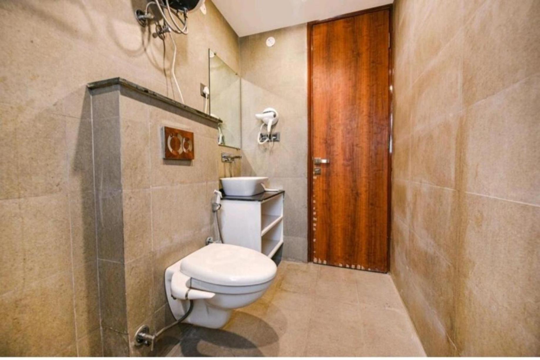 Hotel The Almora By Rs Global Near By Delhi International Airport With - Free Airport Drop New Delhi Exterior photo
